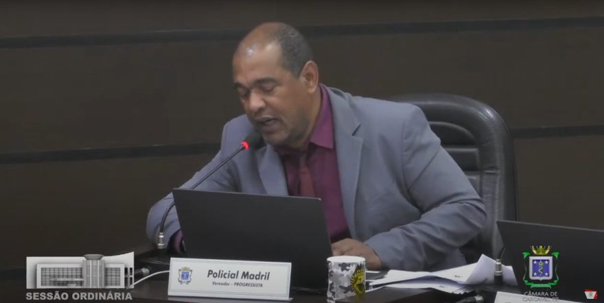 “Quando fala multa por crença, não está dizendo só da Igreja Católica”, diz Madril em votação na Câmara