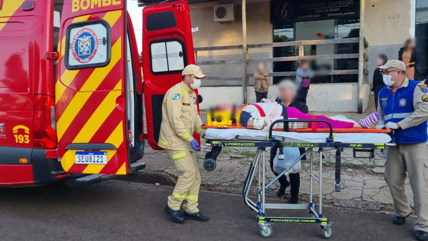 Idosa fratura braço em queda de plano elevado no Periolo