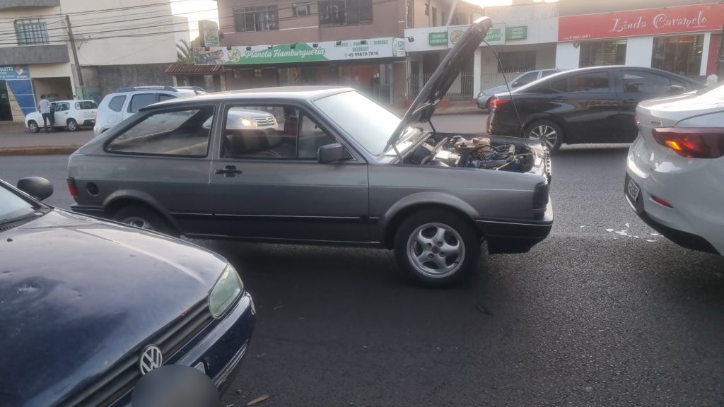Gol atinge traseira de Ônix na Av. Assunção