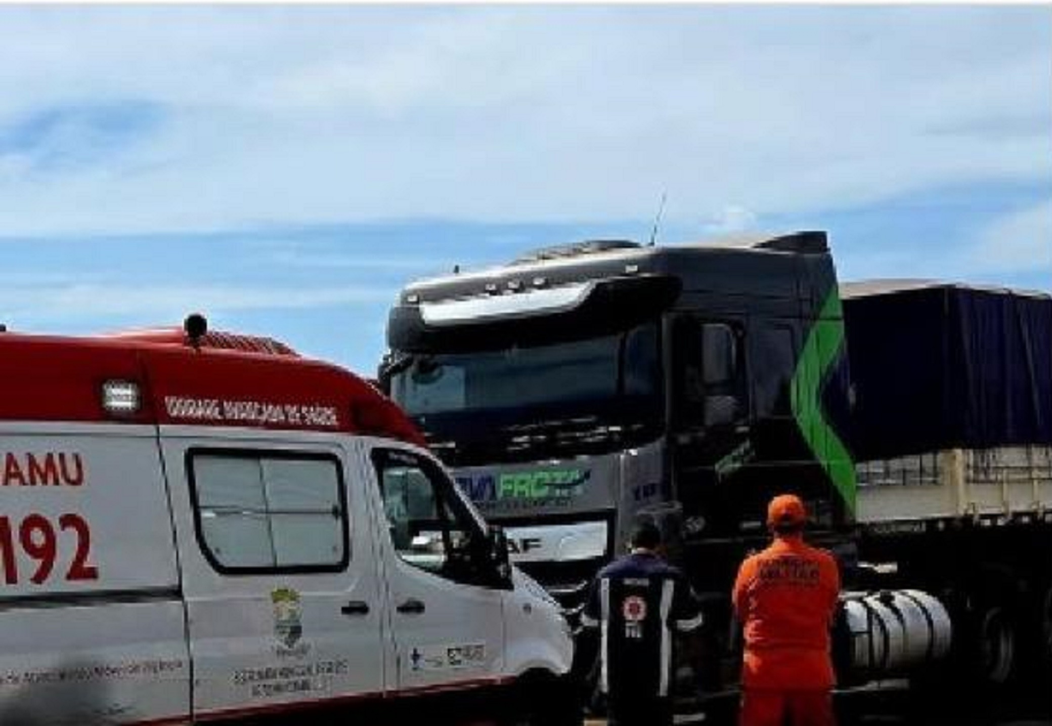 Homem é encontrado sem vida em cabine de carreta