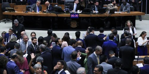Câmara aprova urgência para suspender decreto do IOF Imagem referente a Câmara aprova urgência para suspender decreto do IOF