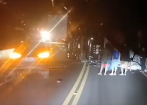 Caminhão carregado com recicláveis tomba na BR-277, em Nova Laranjeiras