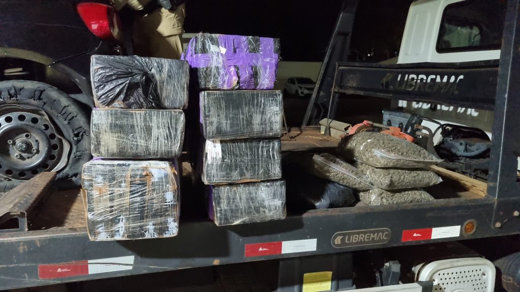 PM apreende 418 kg de maconha e prende suspeito após perseguição na BR-277 em Cascavel