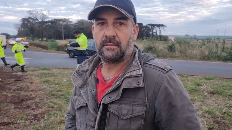 Caminhoneiro afirma que Corolla Cross atravessou contorno e ele não pôde fazer nada