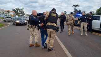 Correria no viaduto da Petrocon na rodovia BR-277 resulta em grande apreensão de maconha