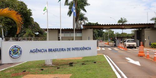 PF indicia Jair Bolsonaro e Ramagem no inquérito da “Abin Paralela” Imagem referente a PF indicia Jair Bolsonaro e Ramagem no inquérito da “Abin Paralela”