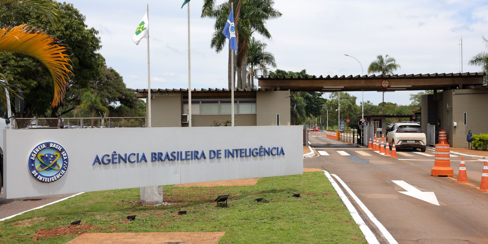 PF indicia Jair Bolsonaro e Ramagem no inquérito da “Abin Paralela” PF indicia Jair Bolsonaro e Ramagem no inquérito da “Abin Paralela”