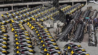 Investimento de R$ 63 milhões: Ratinho Junior entrega 431 motos e viaturas para a PMPR