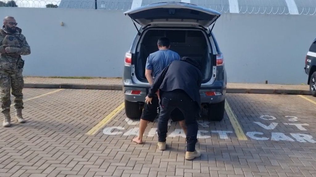 Homem é detido em ação conjunta do GDE e Polícia Penal no bairro Universitário, em Cascavel Homem é detido em ação conjunta do GDE e Polícia Penal no bairro Universitário, em Cascavel