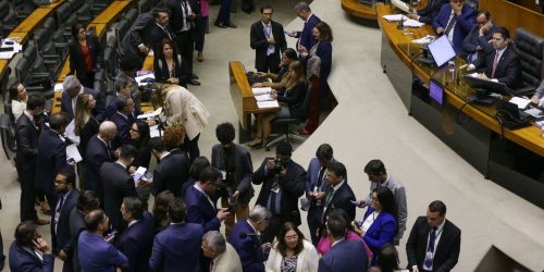 Congresso aprova usar emendas para salários de profissionais da saúde Imagem referente a Congresso aprova usar emendas para salários de profissionais da saúde