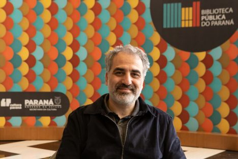 Escritor do Paraná apresenta Dalton Trevisan sem folclores e Curitiba imaginária em biografia Imagem referente a Escritor do Paraná apresenta Dalton Trevisan sem folclores e Curitiba imaginária em biografia