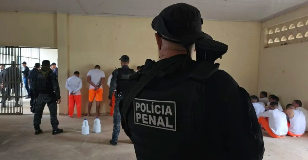 Forças de segurança fazem operação no presídio e transferem 25 presos