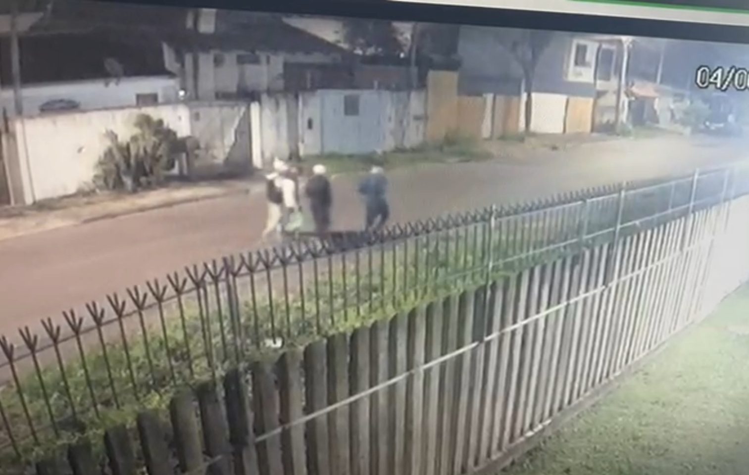 Quadrilha que assaltou motorista de aplicativo e o jogou no Rio Iguaçu é alvo de operação da Polícia Civil