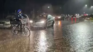 Chuva acima do esperado alaga ruas e causa transtornos em Canoas