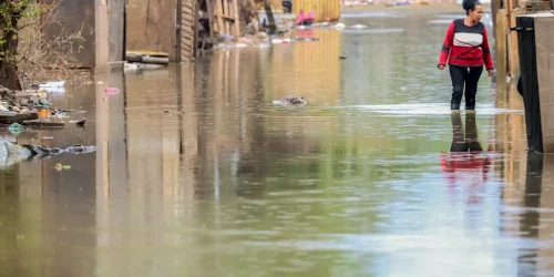 Inmet emite alerta vermelho para chuvas no Rio Grande do Sul Imagem referente a Inmet emite alerta vermelho para chuvas no Rio Grande do Sul