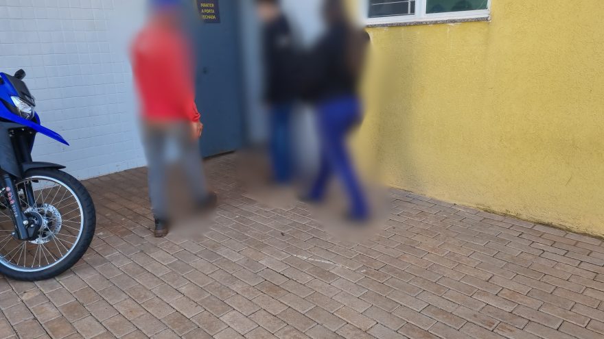 Estudantes são encaminhados à Delegacia após uso de cigarros eletrônicos em Colégio