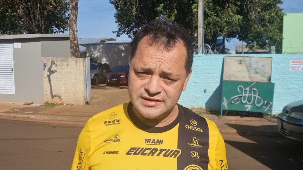 Filho de idoso que morreu em bar em Cascavel critica falta de socorro: “Isso é uma vergonha” Filho de idoso que morreu em bar em Cascavel critica falta de socorro: “Isso é uma vergonha”