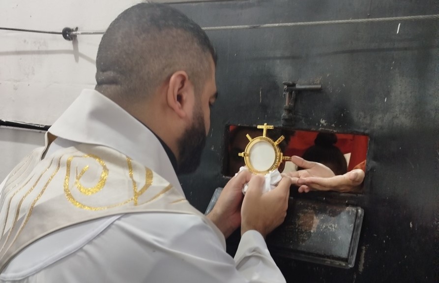 Mulheres privadas de liberdade celebram Corpus Christi na Cadeia Pública Feminina de Londrina Mulheres privadas de liberdade celebram Corpus Christi na Cadeia Pública Feminina de Londrina