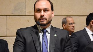 PF diz que Bolsonaro e Carlos integravam organização criminosa na Abin