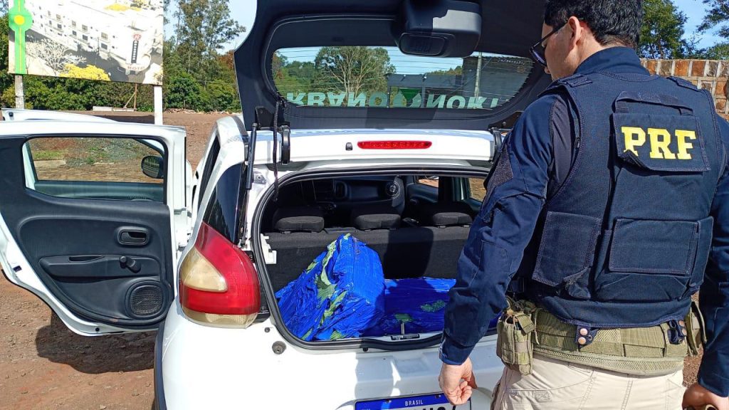 PRF apreende mais de 90 kg de maconha e prende jovem de 21 anos em Realeza