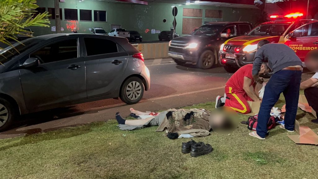 Em moto esportiva, jovem se envolve em forte batida na Avenida Brasil