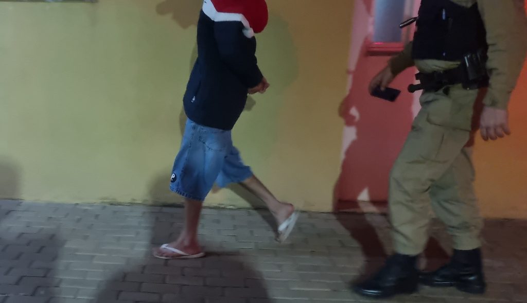 Adolescente é flagrado dirigindo carro furtado no centro de Cascavel