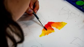 Com obras de ex-alunos, nova exposição celebra 72 anos do Centro Juvenil de Artes Plásticas