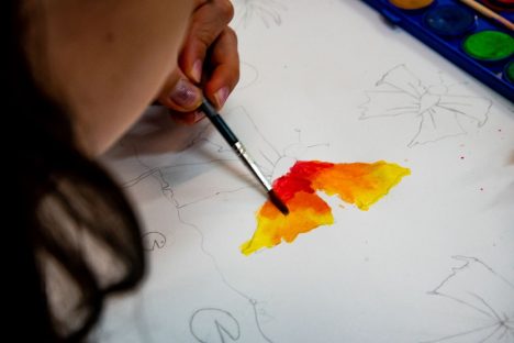 Com obras de ex-alunos, nova exposição celebra 72 anos do Centro Juvenil de Artes Plásticas Imagem referente a Com obras de ex-alunos, nova exposição celebra 72 anos do Centro Juvenil de Artes Plásticas