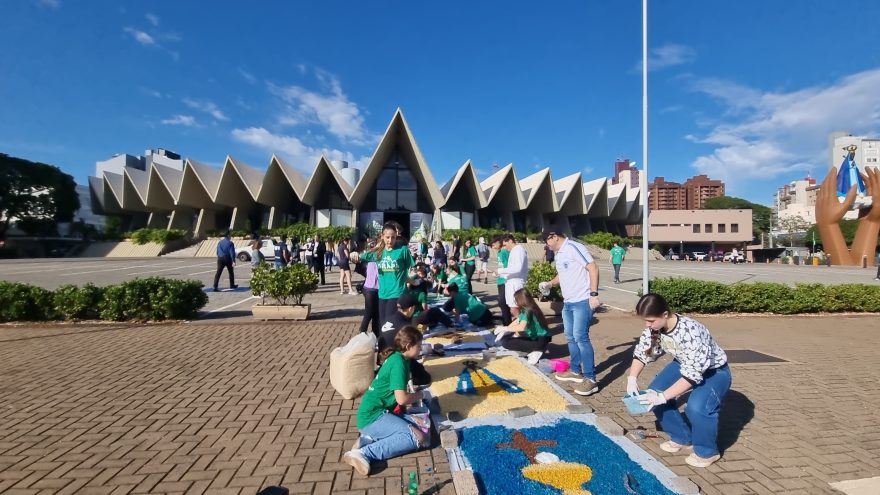 Corpus Christi reúne fiéis em Cascavel em celebração da presença viva de Cristo na Eucaristia