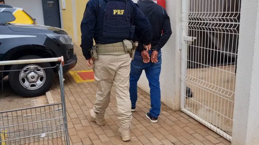 Homem é preso com carga de maconha na BR-277