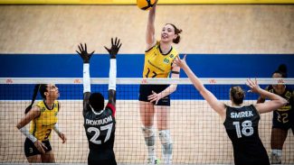 Seleção feminina de vôlei sofre, mas bate Canadá na Liga das Nações