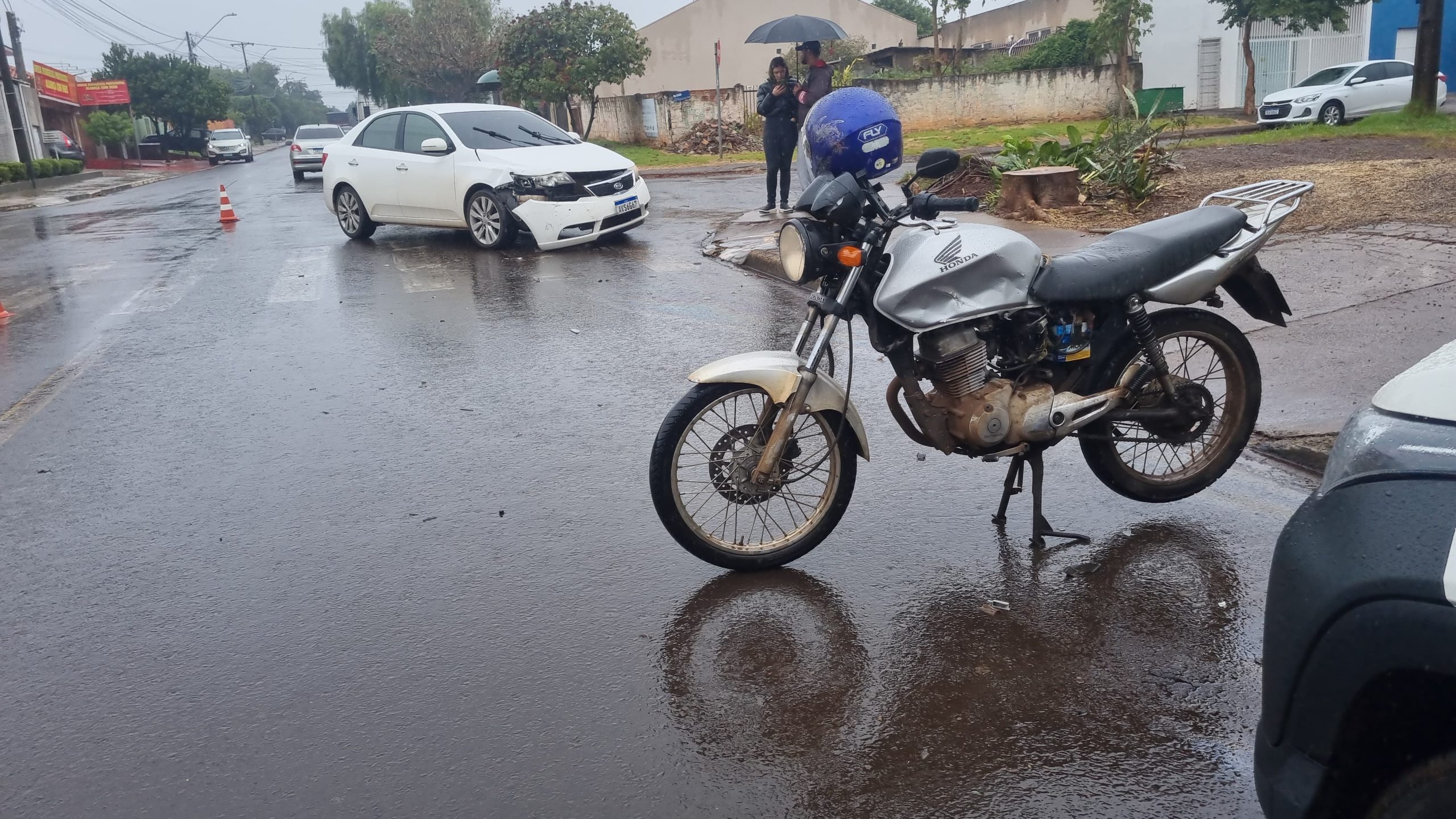 Motociclista fica ferido em acidente no Bairro Periolo, em Cascavel