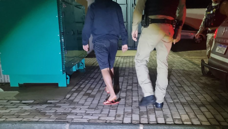 Adolescente é apreendido suspeito de bater na própria mãe no Bairro Floresta