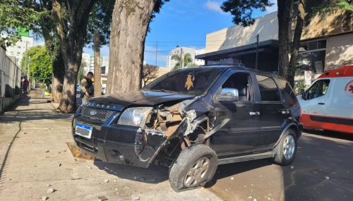 Motorista sofreu trauma no rosto após bater contra poste em Apucarana Imagem referente a Motorista sofreu trauma no rosto após bater contra poste em Apucarana