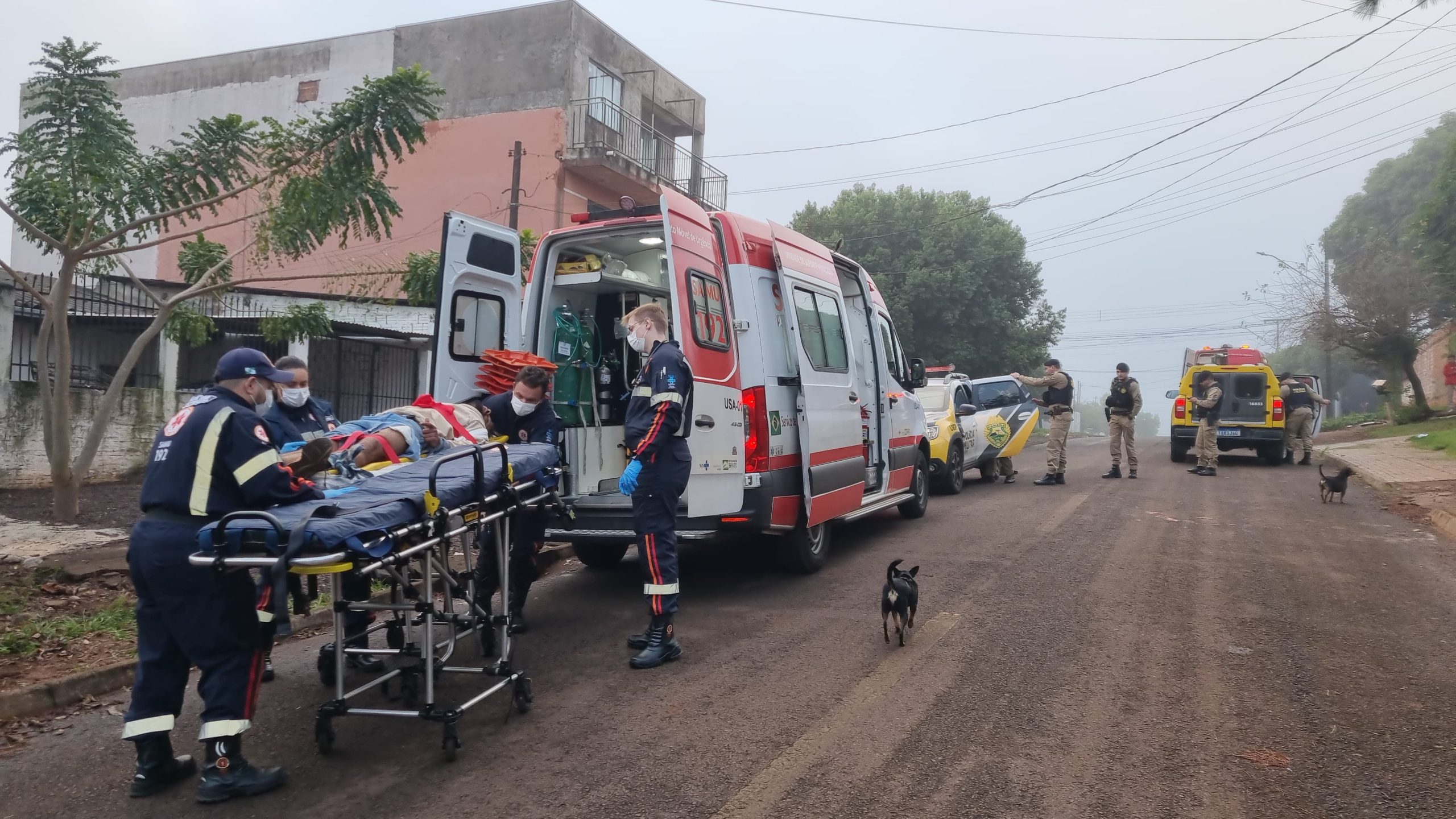 Surto amoroso termina com correria, perseguição em telhado e contenção com arma de choque Surto amoroso termina com correria, perseguição em telhado e contenção com arma de choque