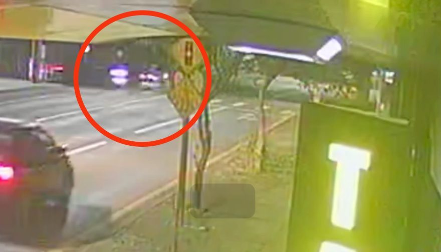 Motociclista é atingido na traseira por carro no centro; condutor fugiu sem prestar socorro