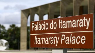 Brasil condena ataques de Israel e dos EUA a instalações no Irã