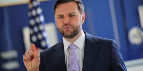 Guerra é contra programa nuclear iraniano, diz vice-presidente dos EUA Imagem referente a Guerra é contra programa nuclear iraniano, diz vice-presidente dos EUA