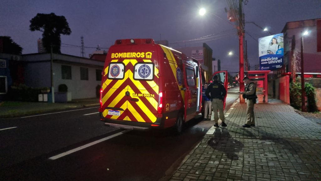 Tentativa de furto termina em surra: jovens são flagrados tentando furtar objetos de carro em Cascavel