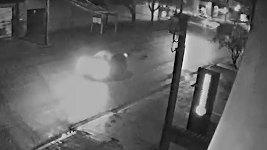 Imagem flagra forte batida na Rua Cuiabá em Cascavel