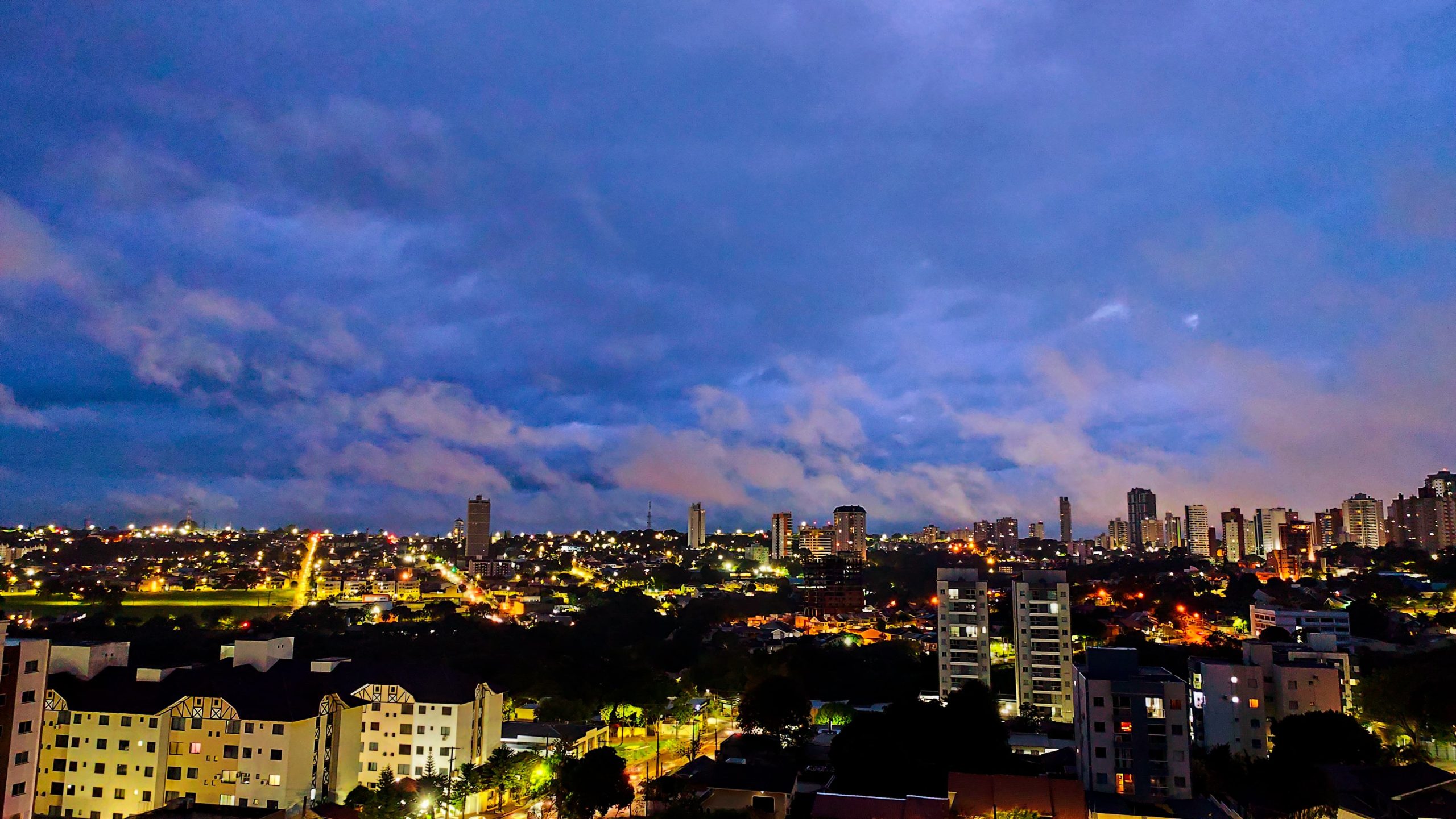 Cascavel amanhece entre nuvens e expectativa de chuva no aniversário do Simepar Cascavel amanhece entre nuvens e expectativa de chuva no aniversário do Simepar