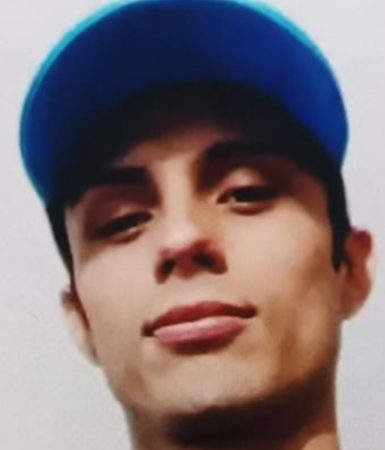 Imagem referente a Jovem de 27 anos desaparece após sair de casa em Cascavel; família pede ajuda para encontrá-lo