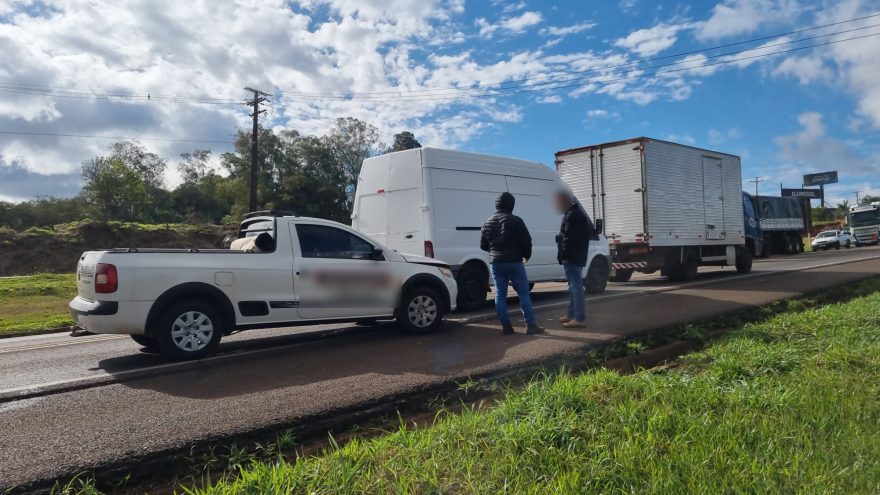 Colisão entre três veículos é registrada na BR-277