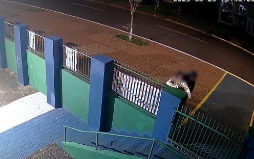 Jovens são flagrados invadindo pátio da Associação de Moradores do Bairro Periolo Imagem referente a Jovens são flagrados invadindo pátio da Associação de Moradores do Bairro Periolo