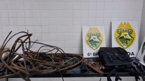 Rapaz é detido acusado de furtar fios em empresa no Bairro Cascavel Velho Imagem referente a Rapaz é detido acusado de furtar fios em empresa no Bairro Cascavel Velho