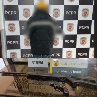 Polícia Civil apreende armas e prende idos por posse irregular em Quedas do Iguaçu Imagem referente a Polícia Civil apreende armas e prende idos por posse irregular em Quedas do Iguaçu