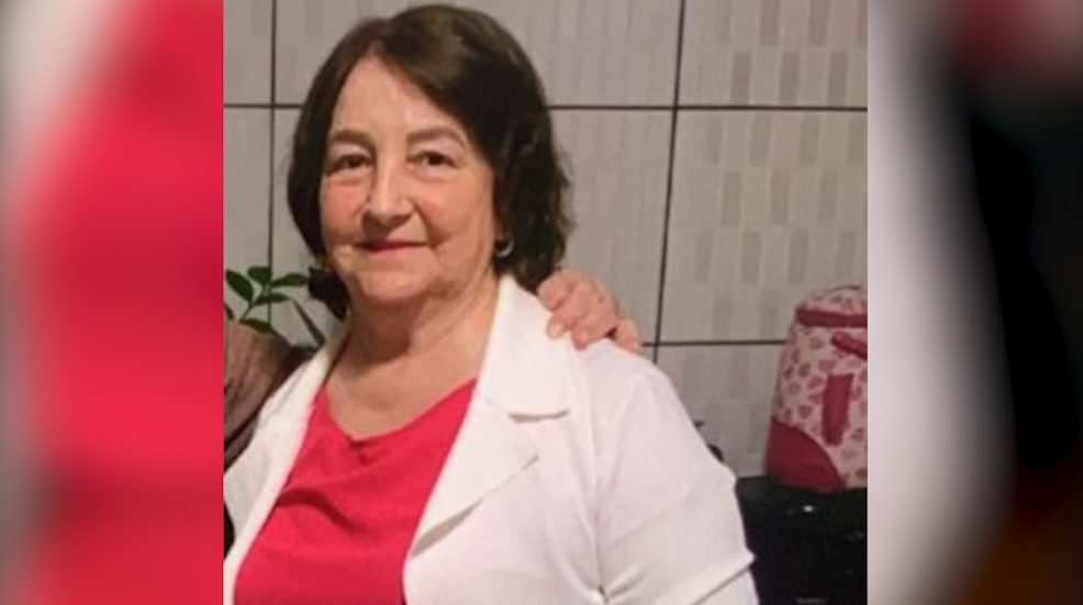 Familiares e amigos se despedem de Dorilde Alves Machado, de 73 anos