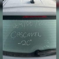 Imagem referente a Gelo toma conta dos carros e moradores encaram -2,4ºC na manhã gelada