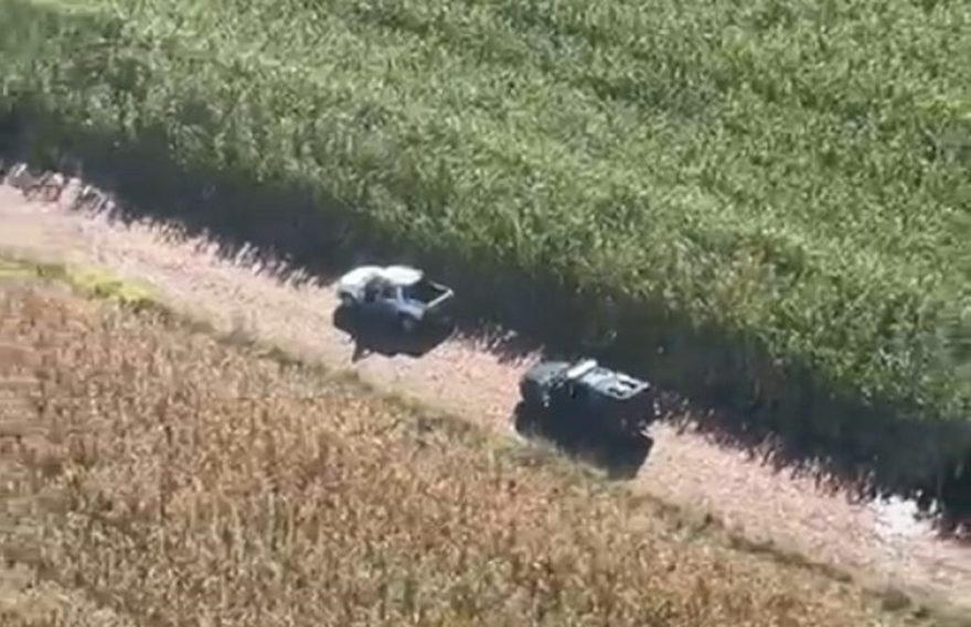 Imagens aéreas mostram cerco a veículo carregado com contrabando em Santa Tereza
