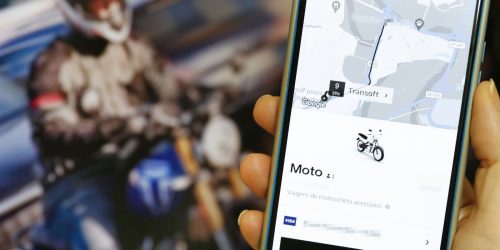 Tarcísio sanciona lei para regulamentar serviço de mototáxi em SP Imagem referente a Tarcísio sanciona lei para regulamentar serviço de mototáxi em SP